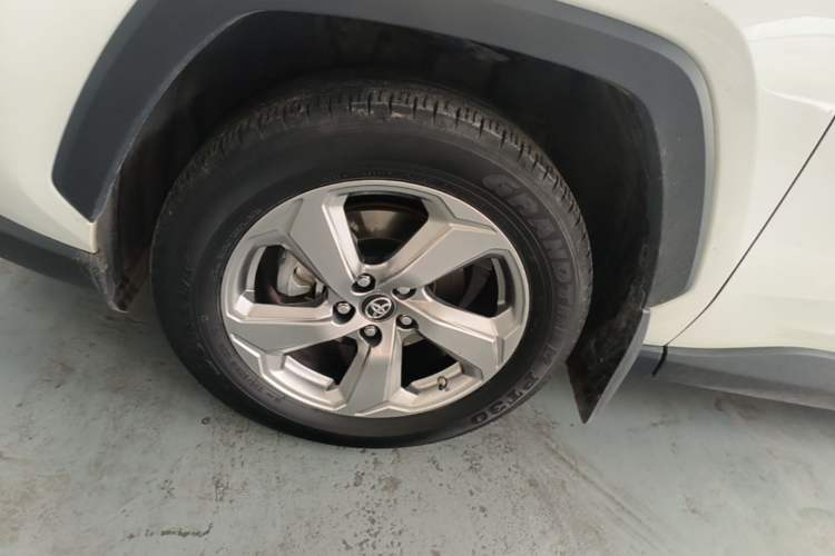 Used Toyota RAV4 2021 Revised Version Dual-Motor Hybrid 2.5L E-CVT Two-Wheel Drive Elite Edition Left Front Wheel Hub