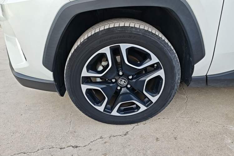 Used Toyota RAV4 2021 2.0L CVT Four-Wheel Drive Premium Edition Left Front Wheel Hub