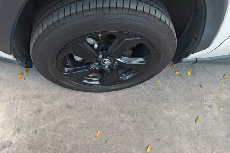 Used Toyota RAV4 2021 Dual-Engine 2.5L E-CVT Four-Wheel Drive Elite PLUS Edition Left Front Wheel Hub