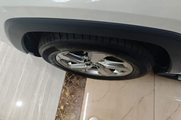 Used Toyota RAV4 2021 2.0L CVT 4x4 Style PLUS Edition Left Front Wheel Hub