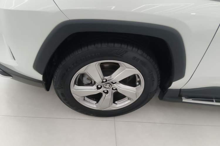 Used Toyota RAV4 2021 2.0L CVT Two-Wheel Drive Fashion PLUS Edition Left Front Wheel Hub