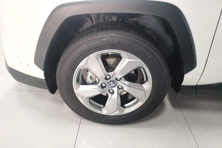 Used Toyota RAV4 2021 2.0L CVT 4x4 Style PLUS Edition Left Front Wheel Hub