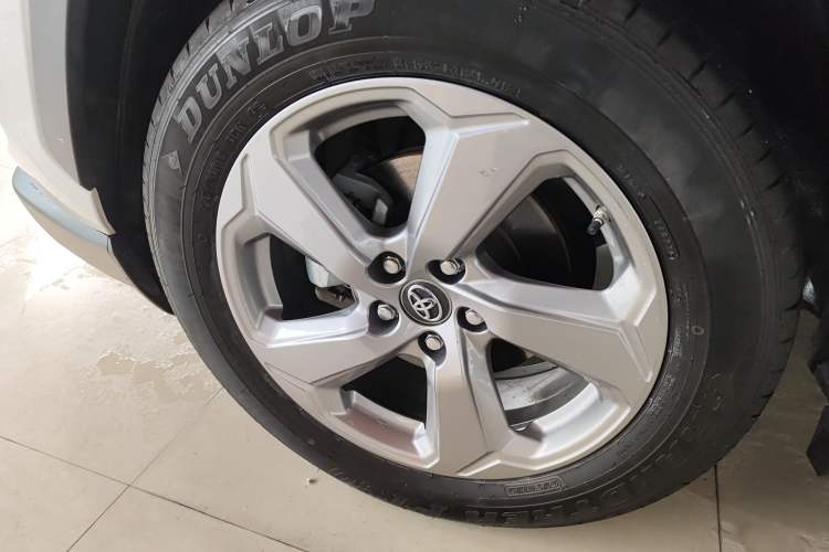 Used Toyota RAV4 2021 Dual-Engine 2.5L E-CVT Two-Wheel Drive Elite Edition Left Front Wheel Hub