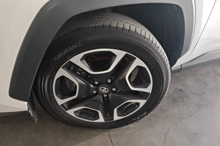 Used Toyota RAV4 2021 2.0L CVT Four-Wheel Drive Premium Edition Left Front Wheel Hub