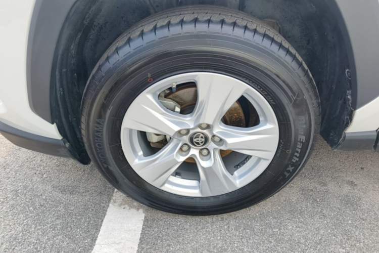 Used Toyota RAV4 2021 2.0L CVT Two-Wheel Drive Urban Edition Left Front Wheel Hub
