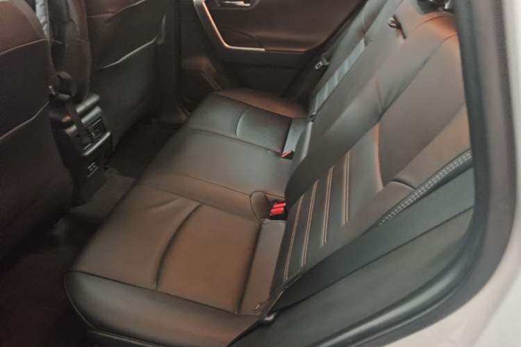 Used Toyota RAV4 2021 2.0L CVT Two-Wheel Drive Fashion PLUS Edition Left Rear Seat