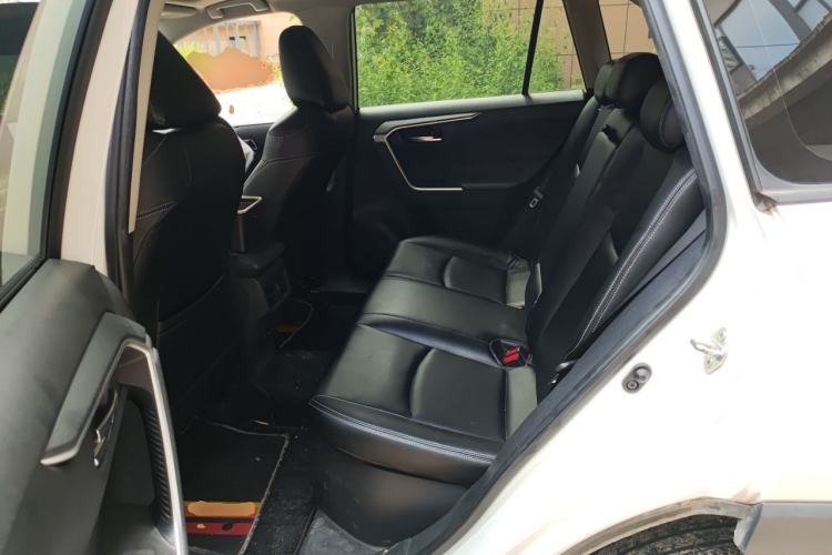 Used Toyota RAV4 2021 Dual-Engine 2.5L E-CVT Two-Wheel Drive Elite Edition Left Rear Seat