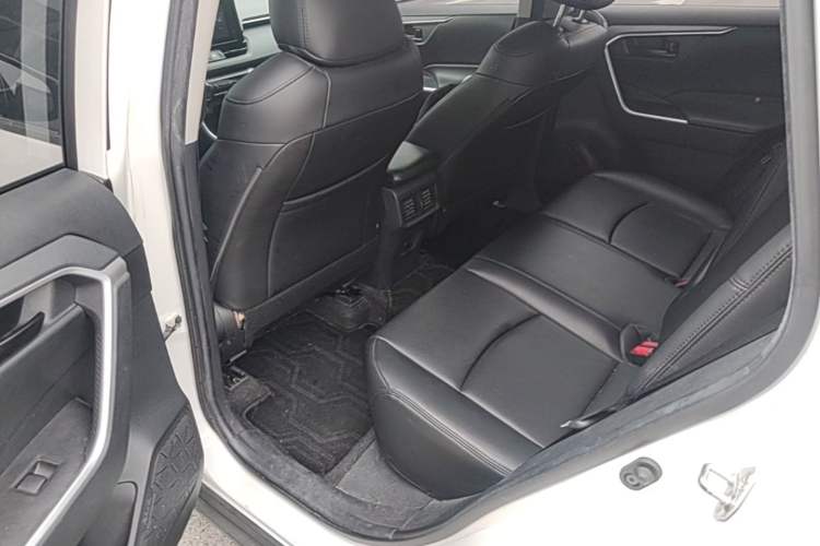 Used Toyota RAV4 2021 2.0L CVT Two-Wheel Drive Urban Edition Left Rear Seat