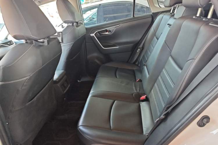 Used Toyota RAV4 2021 Revised Version Dual-Motor Hybrid 2.5L E-CVT 4x4 Elite PLUS Edition Left Rear Seat