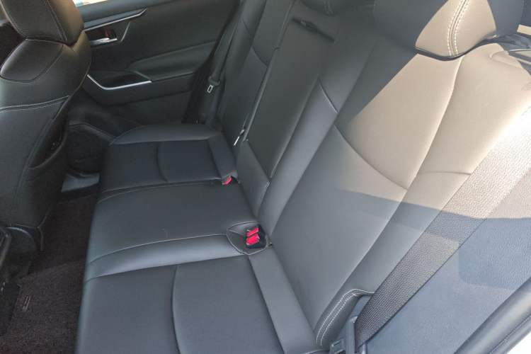 Used Toyota RAV4 2021 2.0L CVT Two-Wheel Drive Fashion Edition Left Rear Seat