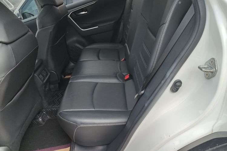 Used Toyota RAV4 2021 2.0L CVT Two-Wheel Drive Fashion PLUS Edition Left Rear Seat