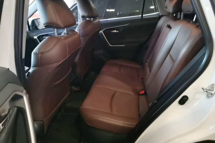 Used Toyota RAV4 2021 Revised Version Dual-Motor Hybrid 2.5L E-CVT Two-Wheel Drive Elite Edition Left Rear Seat