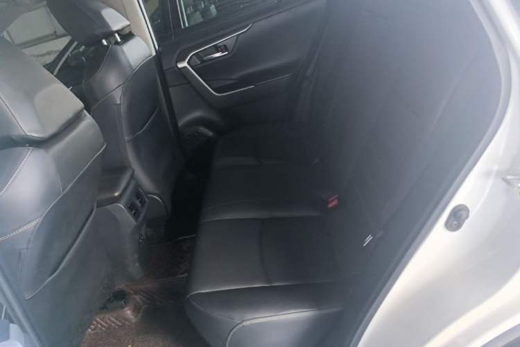 Used Toyota RAV4 2021 2.0L CVT Two-Wheel Drive Fashion PLUS Edition Left Rear Seat
