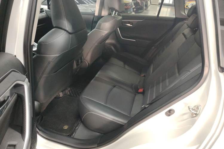 Used Toyota RAV4 2021 2.0L CVT Two-Wheel Drive Fashion PLUS Edition Left Rear Seat
