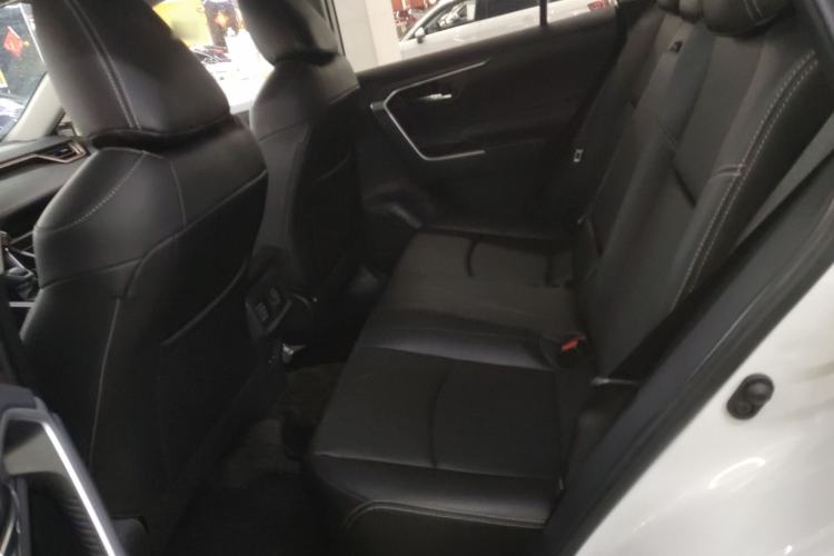 Used Toyota RAV4 2021 2.0L CVT Two-Wheel Drive Fashion Edition Left Rear Seat