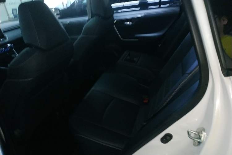 Used Toyota RAV4 2021 Dual-Engine 2.5L E-CVT Four-Wheel Drive Elite PLUS Edition Left Rear Seat