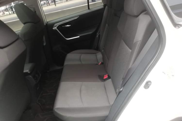 Used Toyota RAV4 2021 Revised Version Dual-Motor Hybrid 2.5L E-CVT Two-Wheel Drive Elite Edition Left Rear Seat