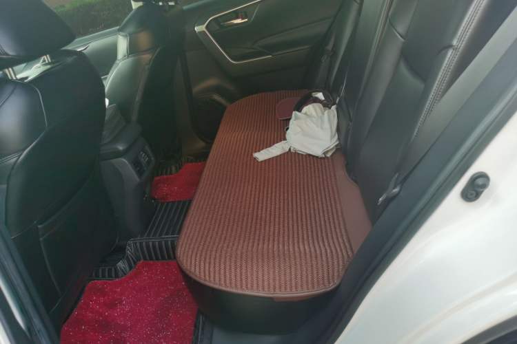 Used Toyota RAV4 2021 2.0L CVT Two-Wheel Drive Fashion Edition Left Rear Seat