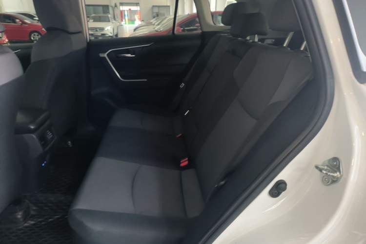 Used Toyota RAV4 2021 Revised Version Dual-Motor Hybrid 2.5L E-CVT Two-Wheel Drive Elite Edition Left Rear Seat