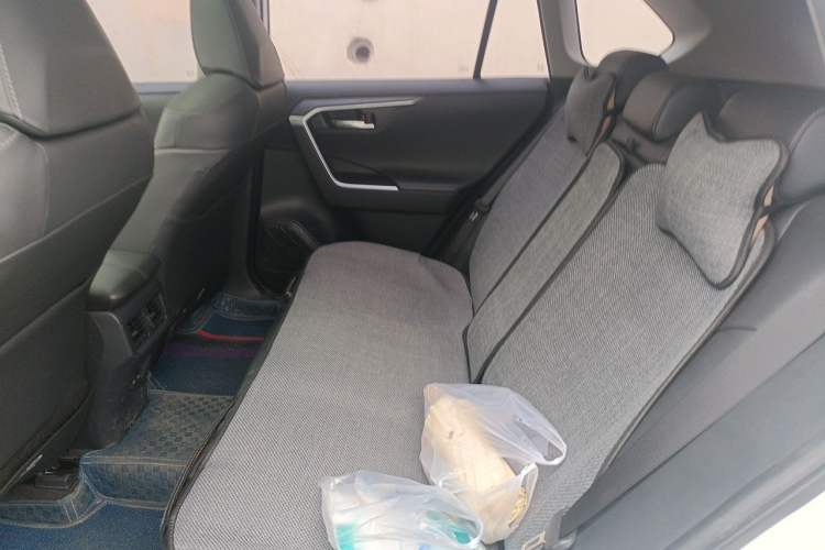 Used Toyota RAV4 2021 2.0L CVT Two-Wheel Drive Fashion PLUS Edition Left Rear Seat