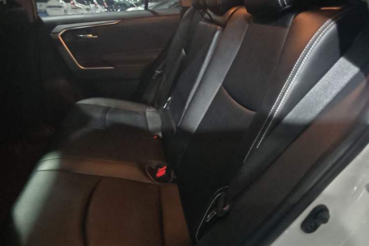 Used Toyota RAV4 2021 2.0L CVT Two-Wheel Drive Fashion Edition Left Rear Seat