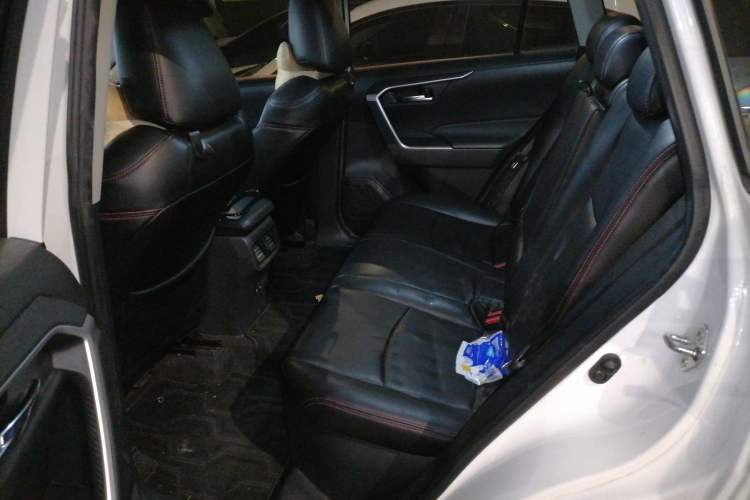Used Toyota RAV4 2021 Dual-Engine 2.5L E-CVT Two-Wheel Drive Elite Edition Left Rear Seat