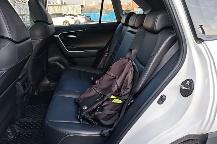 Used Toyota RAV4 2021 2.0L CVT Four-Wheel Drive Premium Edition Left Rear Seat