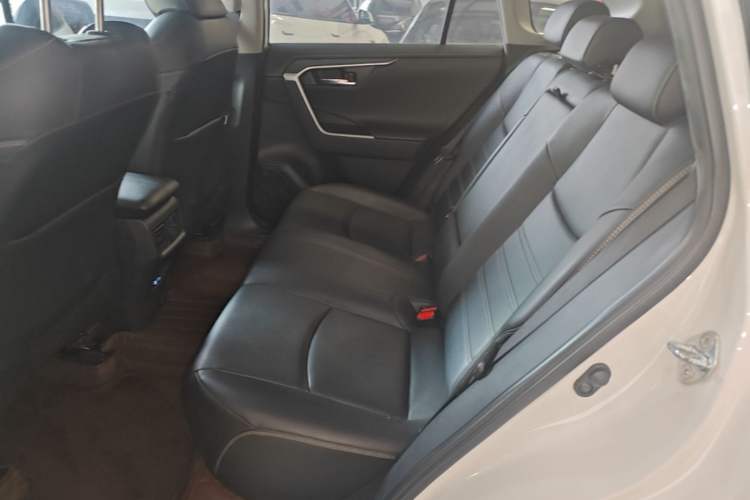 Used Toyota RAV4 2021 2.0L CVT Two-Wheel Drive Fashion PLUS Edition Left Rear Seat