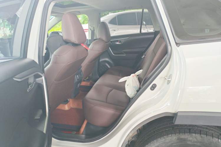 Used Toyota RAV4 2021 2.0L CVT Two-Wheel Drive Fashion Edition Left Rear Seat