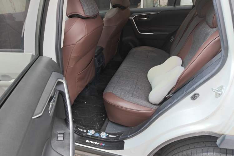 Used Toyota RAV4 2021 2.0L CVT Two-Wheel Drive Fashion Edition Left Rear Seat