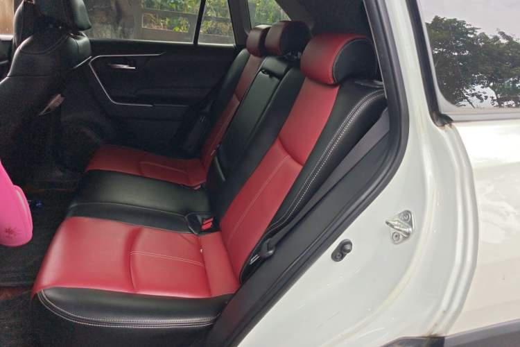 Used Toyota RAV4 2021 2.0L CVT Two-Wheel Drive Fashion Edition Left Rear Seat