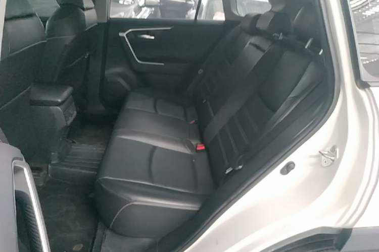 Used Toyota RAV4 2021 2.0L CVT Two-Wheel Drive Fashion PLUS Edition Left Rear Seat