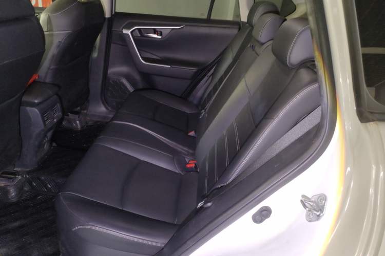 Used Toyota RAV4 2021 Dual-Engine 2.5L E-CVT Four-Wheel Drive Elite PLUS Edition Left Rear Seat