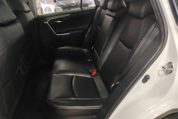 Used Toyota RAV4 2021 Dual-Engine 2.5L E-CVT Two-Wheel Drive Elite Edition Left Rear Seat