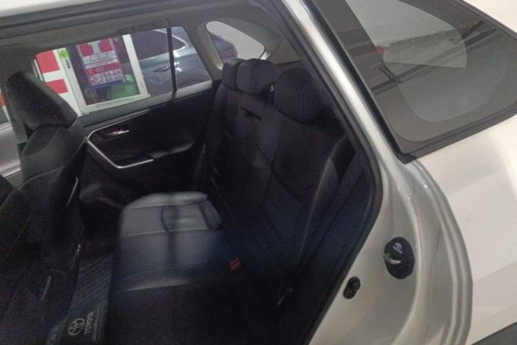 Used Toyota RAV4 2021 Dual-Engine 2.5L E-CVT Four-Wheel Drive Elite PLUS Edition Left Rear Seat