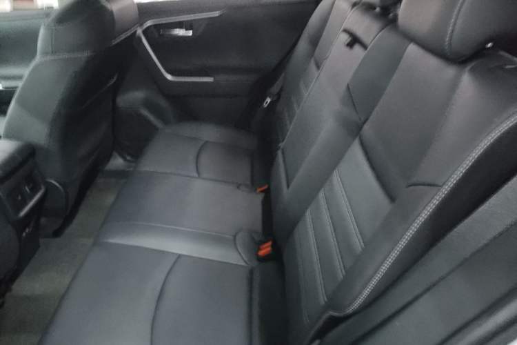 Used Toyota RAV4 2021 2.0L CVT Two-Wheel Drive Fashion PLUS Edition Left Rear Seat