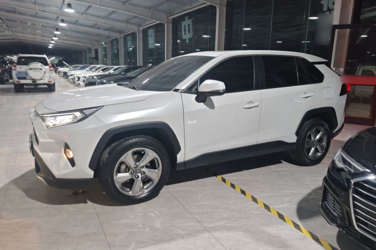 Used Toyota RAV4 2021 2.0L CVT Two-Wheel Drive Fashion Edition Left Side