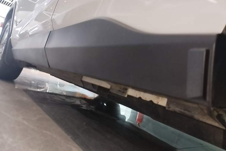 Used Toyota RAV4 2021 2.0L CVT 4x4 Style PLUS Edition Left Side Sill