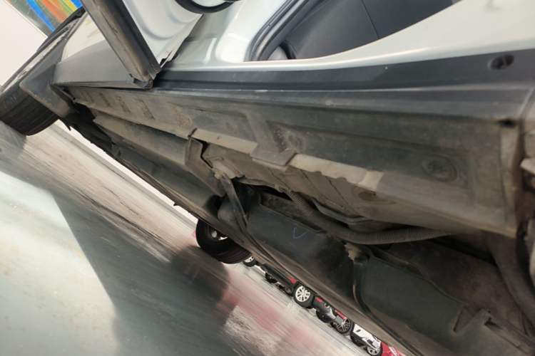 Used Toyota RAV4 2021 Revised Version Dual-Motor Hybrid 2.5L E-CVT Two-Wheel Drive Elite Edition Left Side Sill