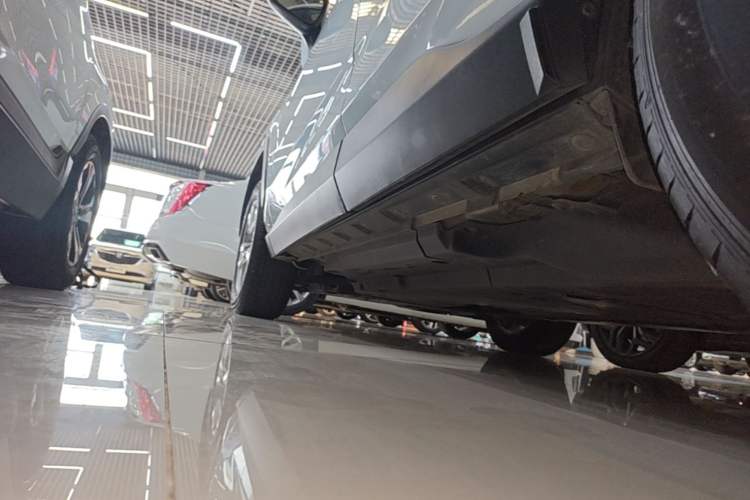 Used Toyota RAV4 2021 2.0L CVT Two-Wheel Drive Urban Edition Left Side Sill