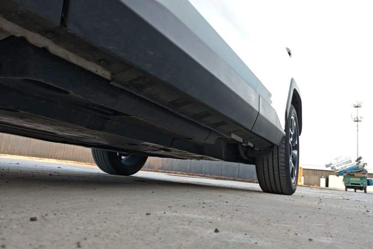 Used Toyota RAV4 2021 2.0L CVT Four-Wheel Drive Premium Edition Left Side Sill