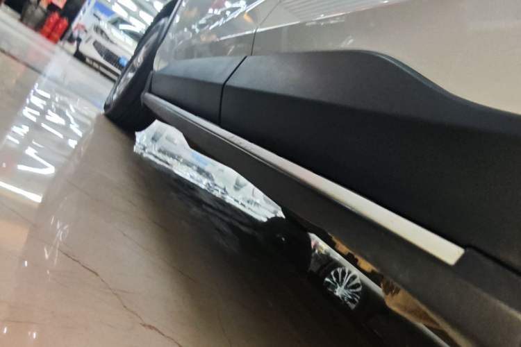 Used Toyota RAV4 2021 2.0L CVT 4x4 Style PLUS Edition Left Side Sill