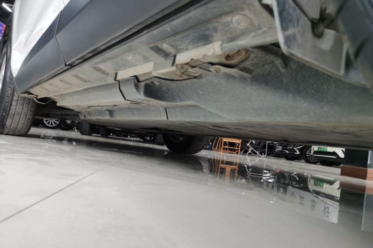 Used Toyota RAV4 2021 2.0L CVT Two-Wheel Drive Urban Edition Left Side Sill