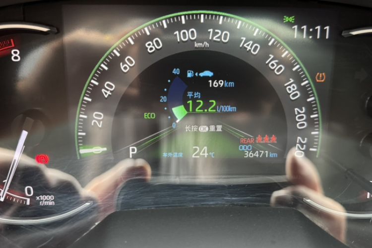 Used Toyota RAV4 2021 2.0L CVT Two-Wheel Drive Fashion Edition Odometer Close Up