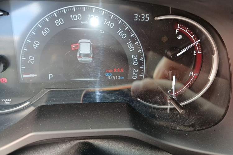 Used Toyota RAV4 2021 2.0L CVT Two-Wheel Drive Fashion Edition Odometer Close Up