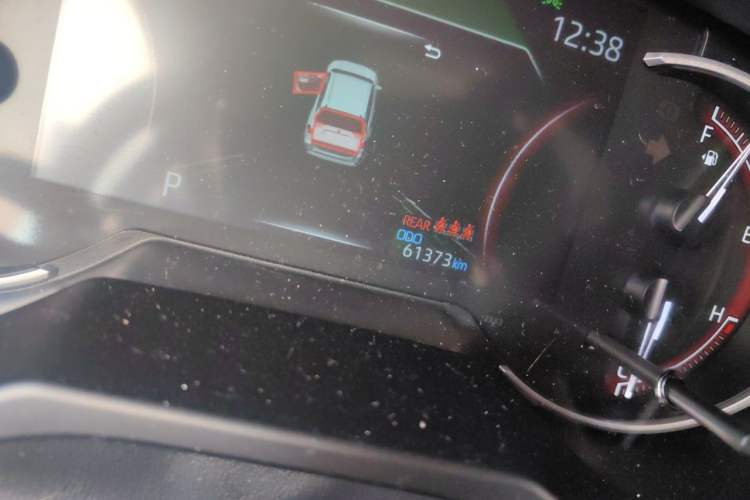Used Toyota RAV4 2021 2.0L CVT Two-Wheel Drive Fashion Edition Odometer Close Up