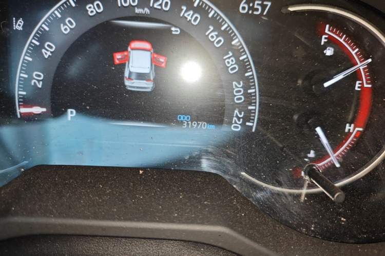 Used Toyota RAV4 2021 2.0L CVT Two-Wheel Drive Fashion PLUS Edition Odometer Close Up