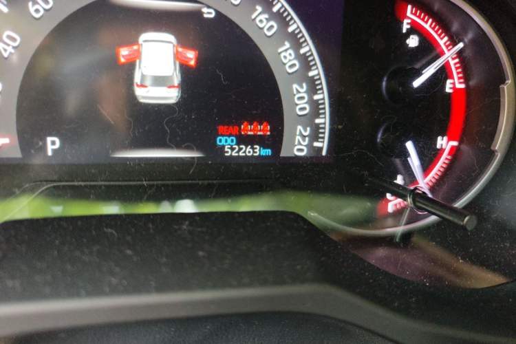 Used Toyota RAV4 2021 2.0L CVT Two-Wheel Drive Fashion PLUS Edition Odometer Close Up