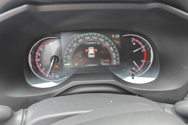 Used Toyota RAV4 2021 2.0L CVT Two-Wheel Drive Fashion PLUS Edition Odometer Close Up