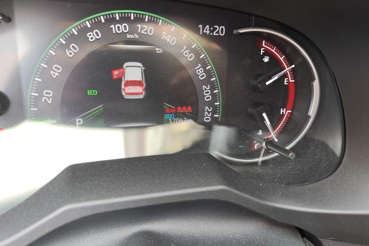 Used Toyota RAV4 2021 2.0L CVT Two-Wheel Drive Fashion Edition Odometer Close Up